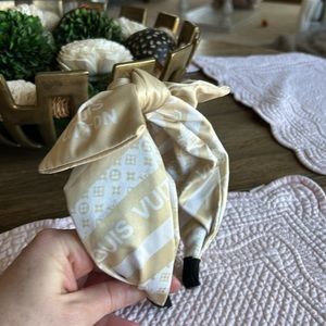 LV Louis Vuitton hair band - never worn